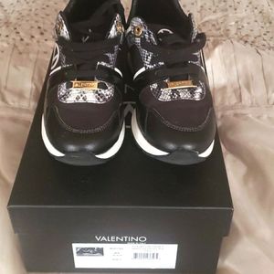 Pre-owned Authentic Womens Black Valentino sneaker